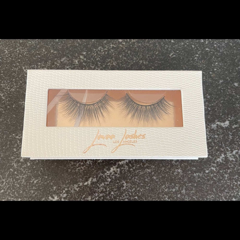 Lava lashes - Picture 5 of 6